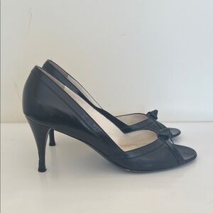 Marc Jacobs Black Genuine Leather Peep toe with top knot heels. Made in Italy